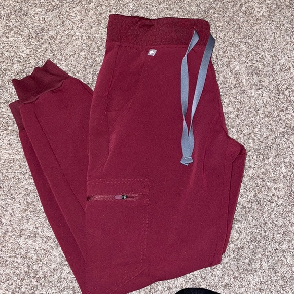 XSP Figs burgundy Zamora Joggers - Picture 1 of 3